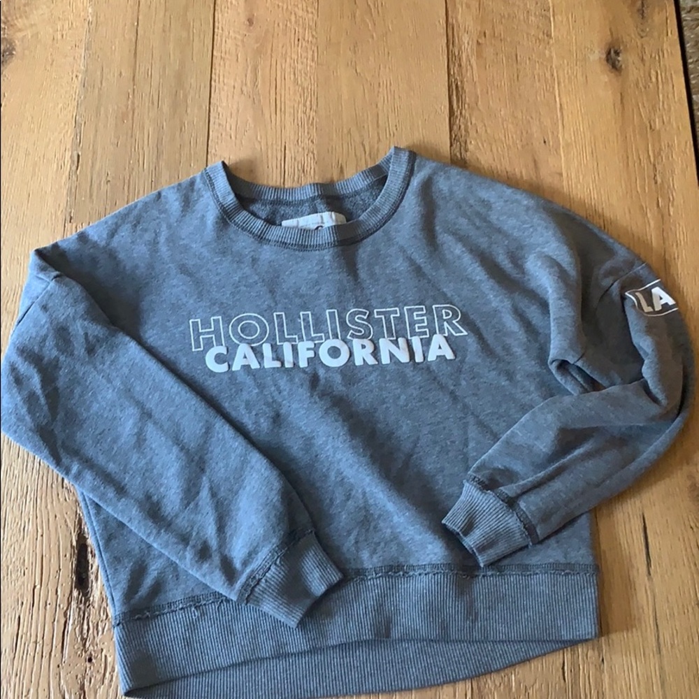 Hollister crewneck XS